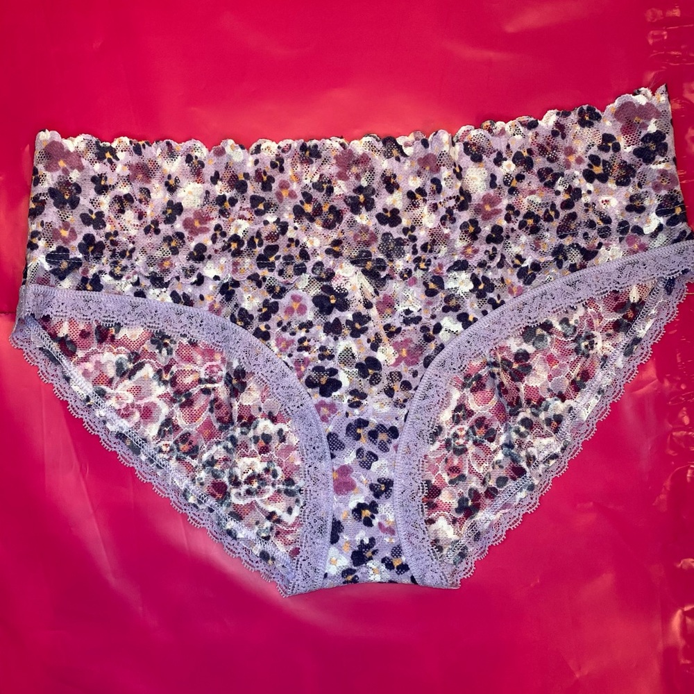 VS Small S THE LACIE Floral Lace Hiphugger Orchid Bloom Purple Floral NWT